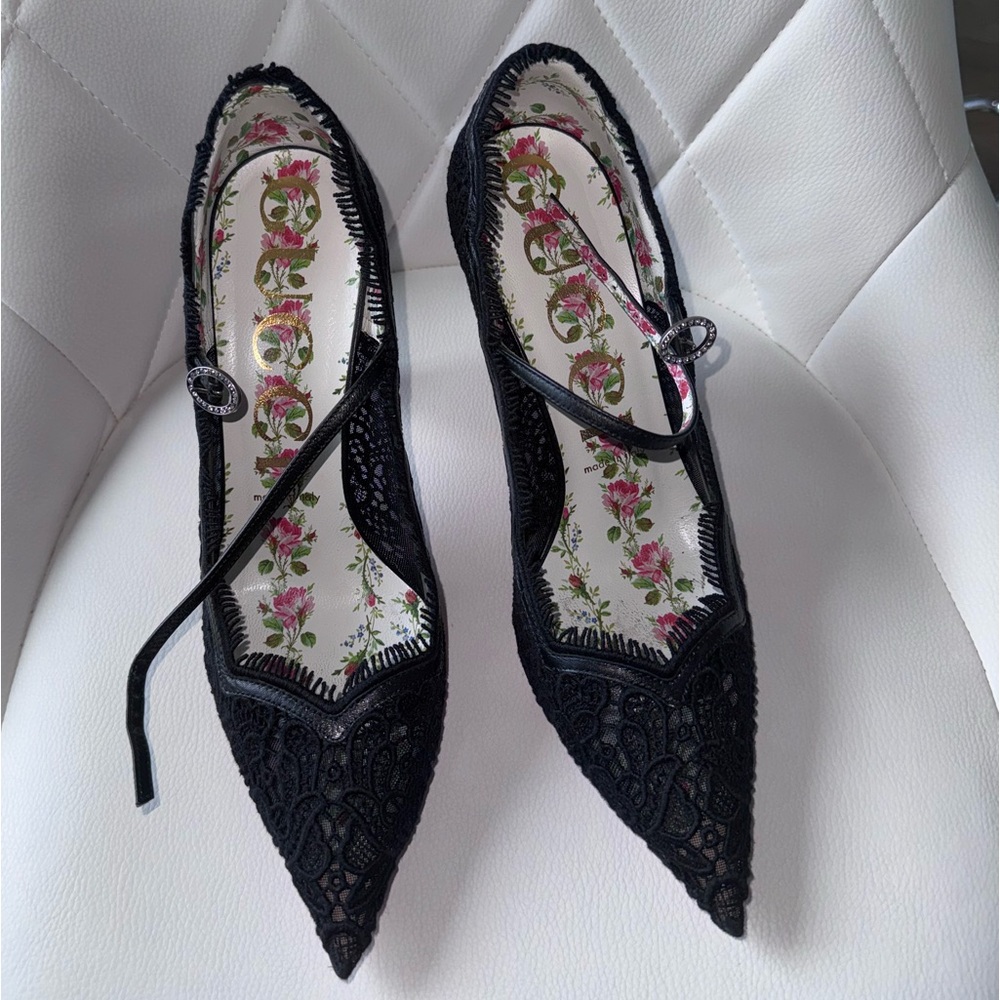 Gucci Lace Pizzo Venice Pumps